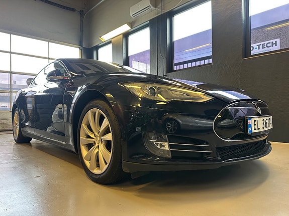 Tesla Model S 4 of 30