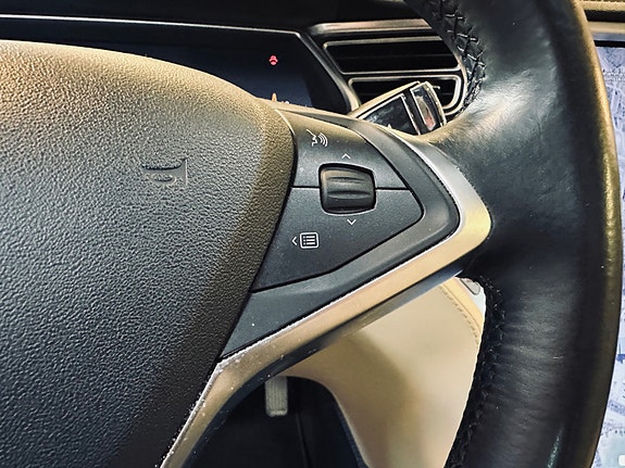 Tesla Model S 21 of 30