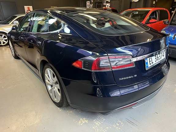 Tesla Model S 7 of 30
