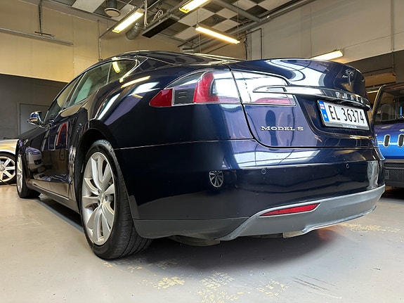 Tesla Model S 8 of 30