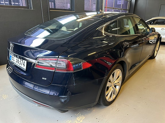 Tesla Model S 11 of 30