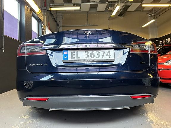 Tesla Model S 10 of 30