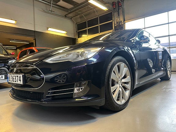 Tesla Model S 2 of 30