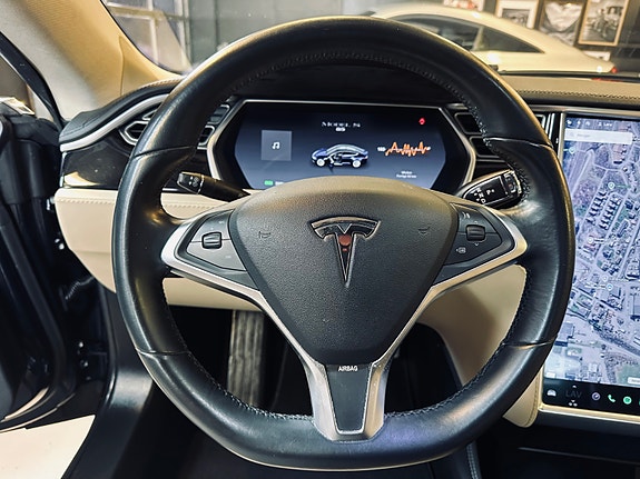 Tesla Model S 19 of 30