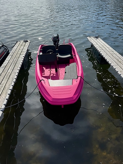 Pioner Go  med Mercury 10 hk. Rosa  Står utstilt hos oss. 2 of 20