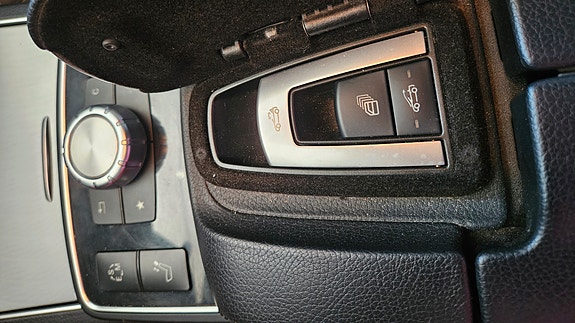 Mercedes-Benz E200 22 of 24