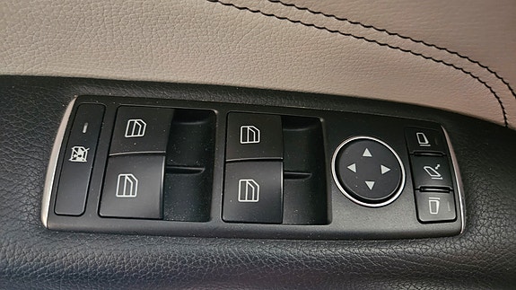 Mercedes-Benz E200 21 of 24