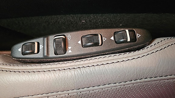 Mercedes-Benz E200 17 of 24