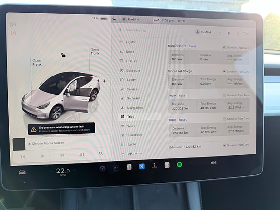 Tesla Model Y 8 of 12