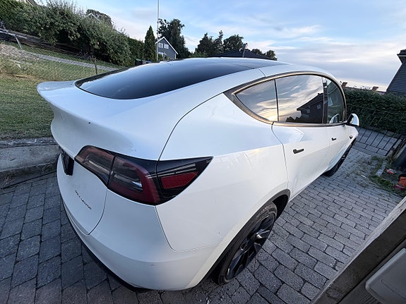 Tesla Model Y 5 of 12