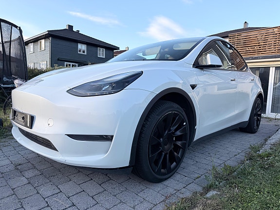 Tesla Model Y 2 of 12