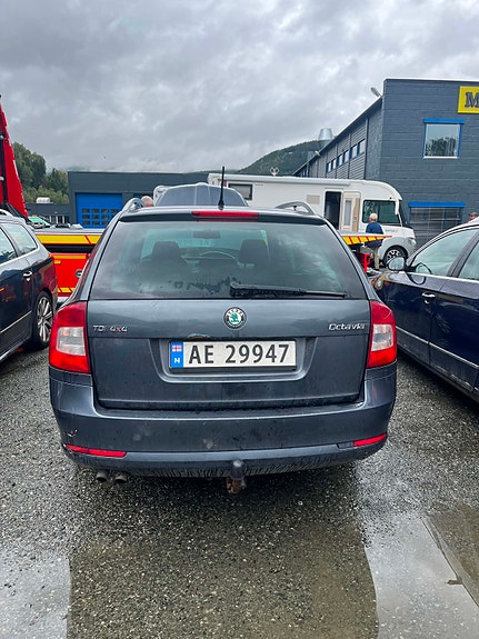 Skoda Octavia 2 of 3