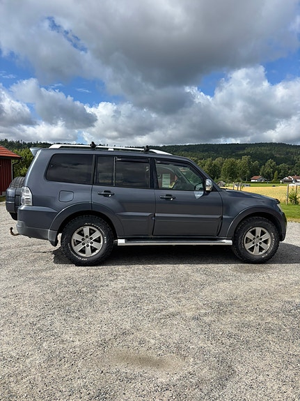 Mitsubishi Pajero 7 of 28