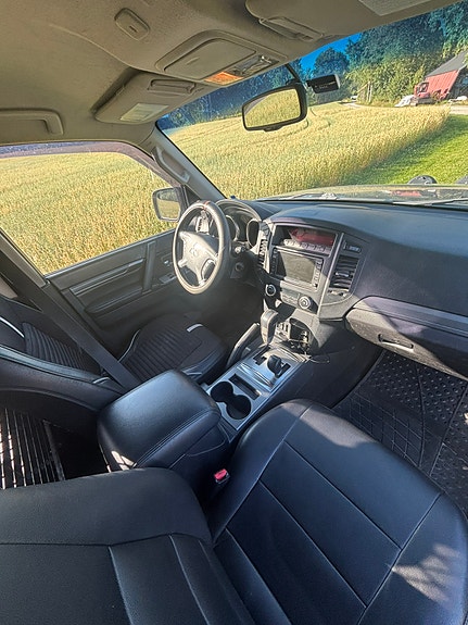 Mitsubishi Pajero 18 of 28