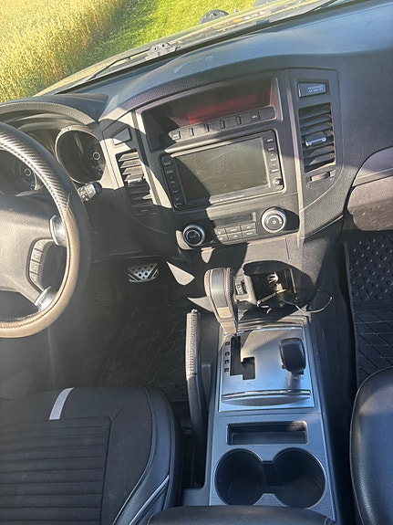 Mitsubishi Pajero 19 of 28
