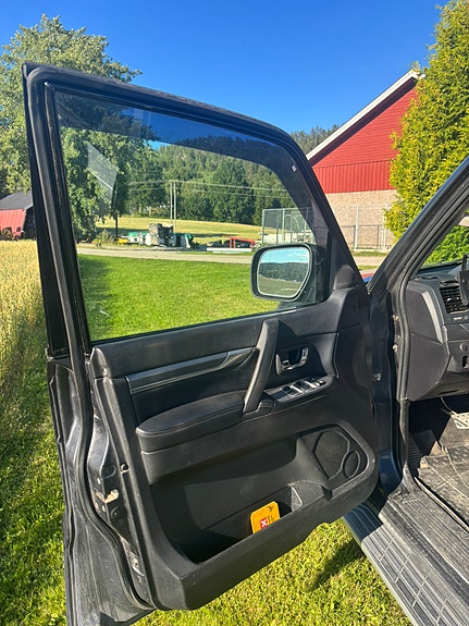 Mitsubishi Pajero 20 of 28