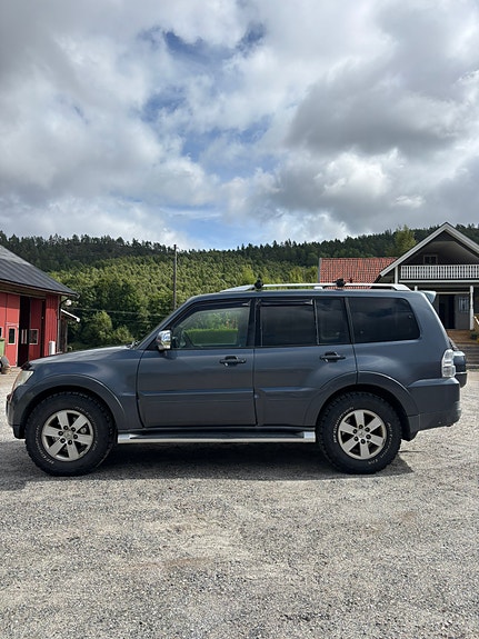 Mitsubishi Pajero 3 of 28