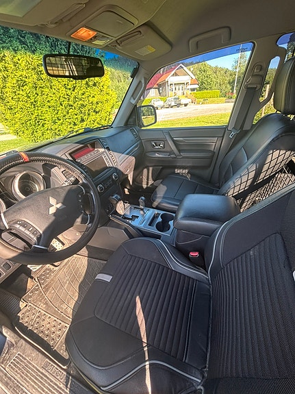 Mitsubishi Pajero 22 of 28