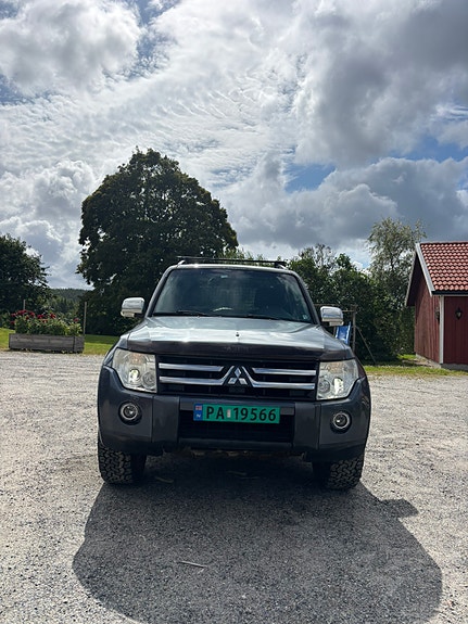 Mitsubishi Pajero 9 of 28