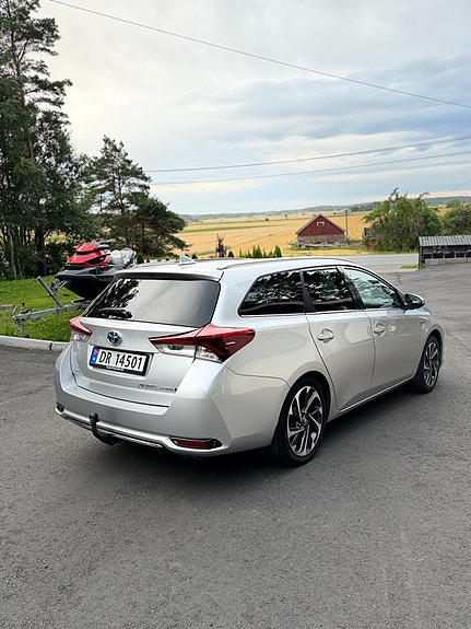 Toyota Auris 8 of 30