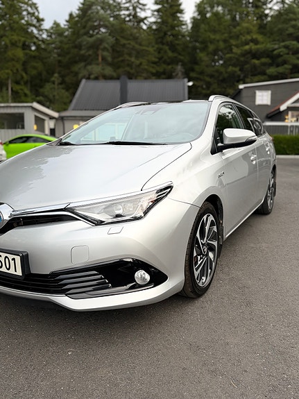 Toyota Auris 2 of 30