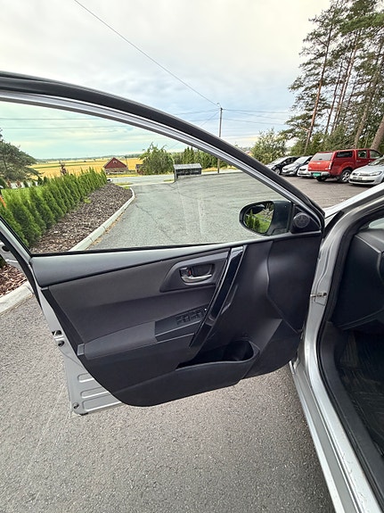 Toyota Auris 29 of 30