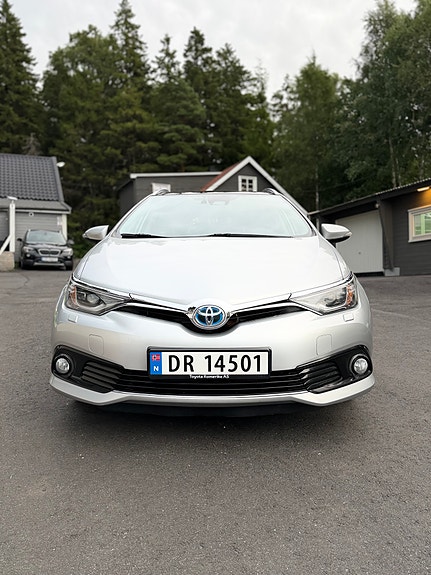 Toyota Auris 3 of 30