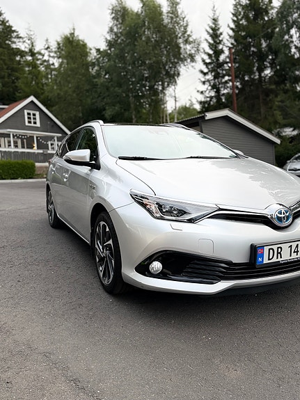 Toyota Auris 5 of 30