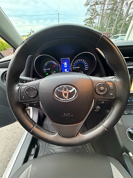 Toyota Auris 25 of 30