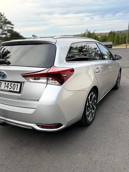 Toyota Auris 9 of 30