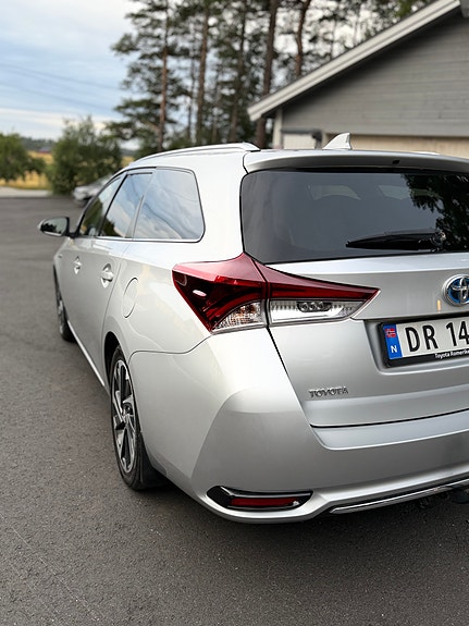 Toyota Auris 12 of 30