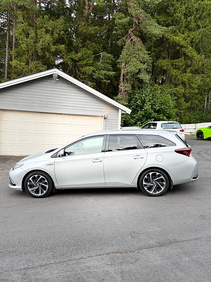Toyota Auris 14 of 30