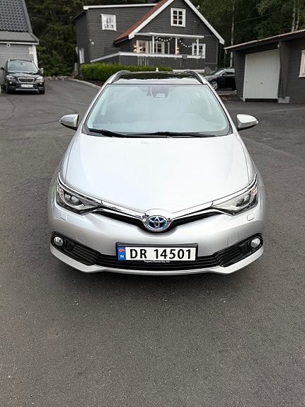 Toyota Auris 4 of 30
