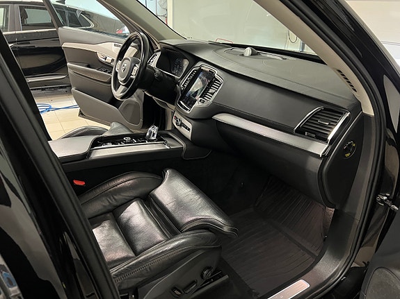 Volvo XC90 9 of 15
