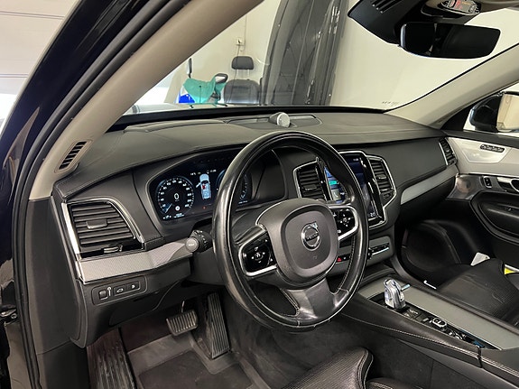 Volvo XC90 7 of 15