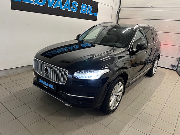 Volvo XC90 2 of 15