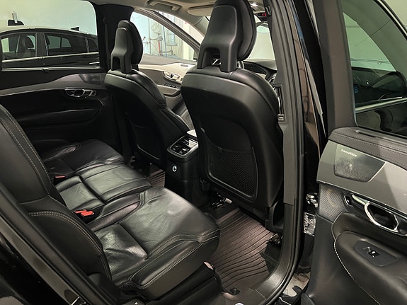 Volvo XC90 11 of 15