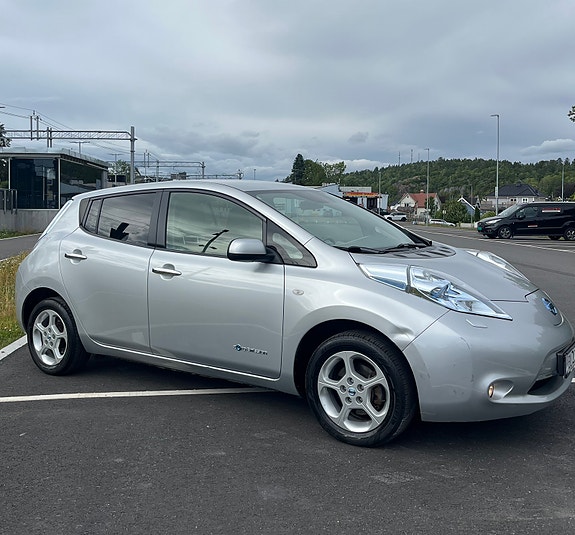 Nissan Leaf 4 of 5