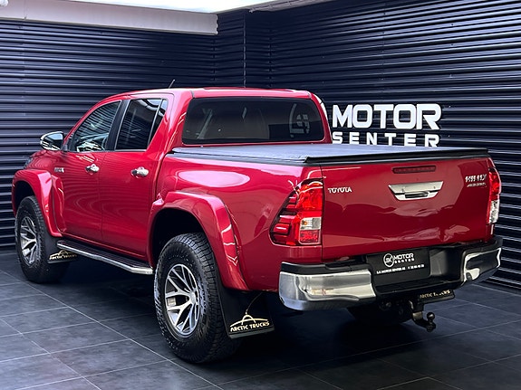 Toyota HiLux 2 of 30