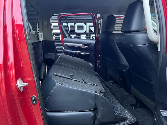 Toyota HiLux 29 of 30