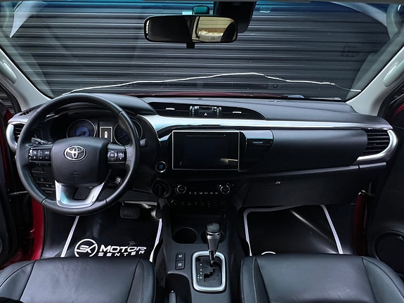 Toyota HiLux 9 of 30