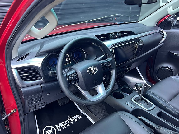 Toyota HiLux 10 of 30
