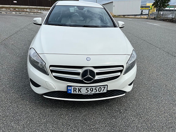 Mercedes-Benz A180 2 of 12