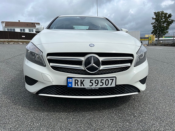 Mercedes-Benz A180 4 of 12