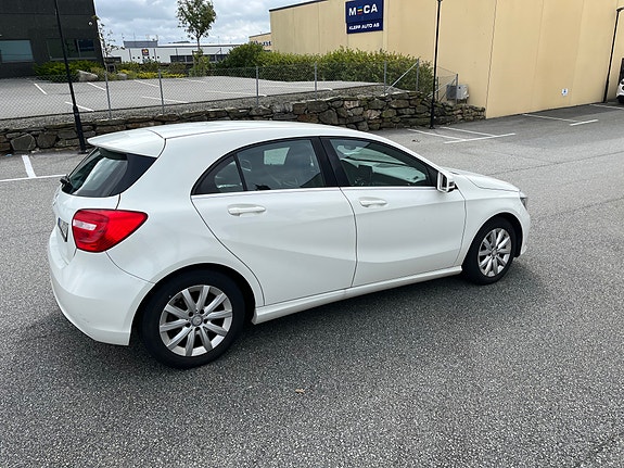Mercedes-Benz A180 3 of 12