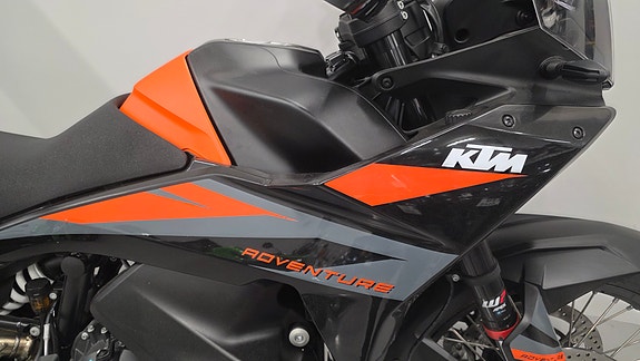 KTM 890 Adventure 10 of 10