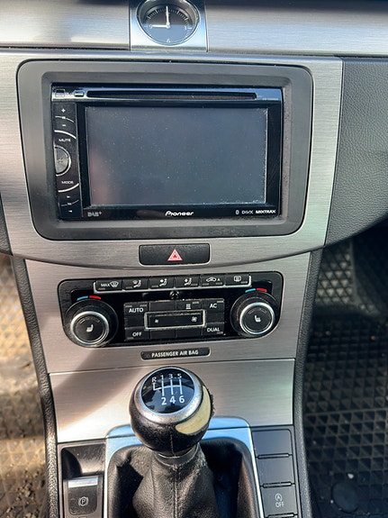 Volkswagen Passat 12 of 17