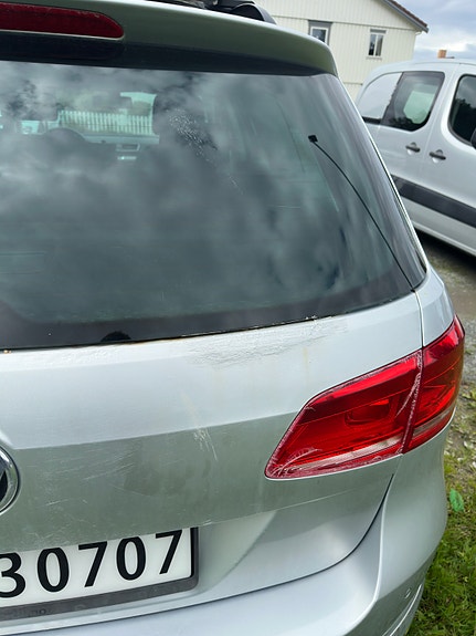 Volkswagen Passat 4 of 17