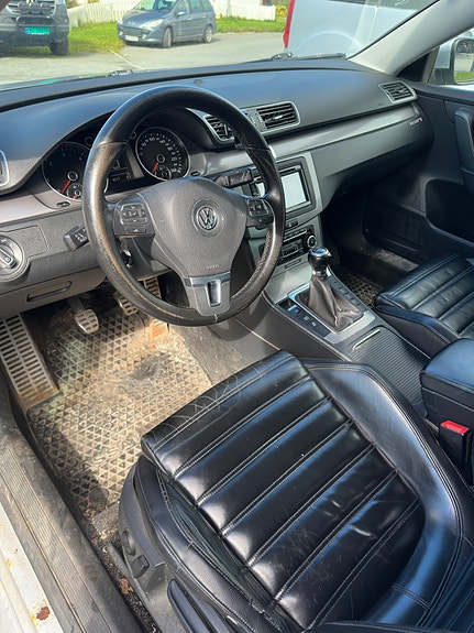 Volkswagen Passat 11 of 17