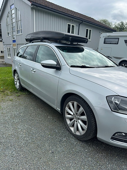 Volkswagen Passat 2 of 17